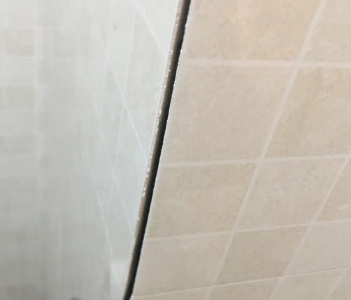 濮阳市瓷砖空鼓维修公司分享阳台瓷砖脱落的修复过程可以分为以下几个步骤