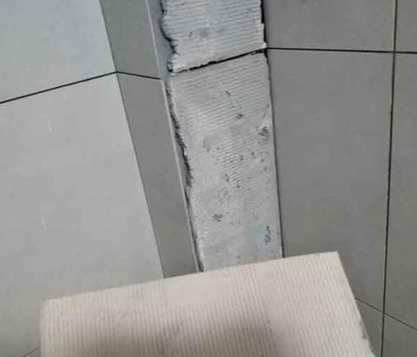 濮阳市瓷砖空鼓维修公司分享下厨房瓷砖脱落的补救措施。